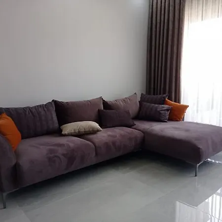 Lejlighed Sleeps 7, Luxury With Shared Pool - Awz 241
