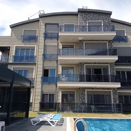 Apartman Sleeps 7, Luxury With Shared Pool - Awz 241