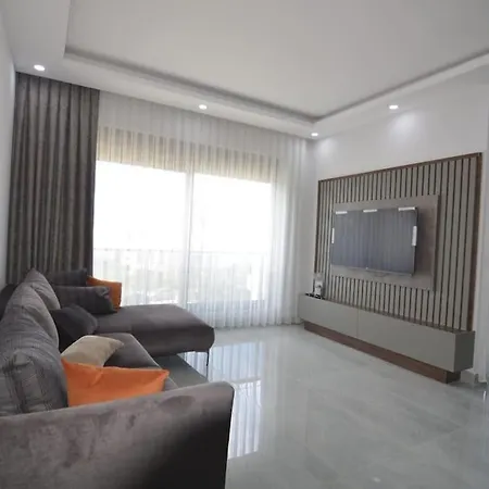 Apartman Sleeps 7, Luxury With Shared Pool - Awz 241