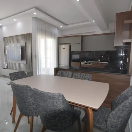 Sleeps 7, Luxury With Shared Pool - Awz 241 *